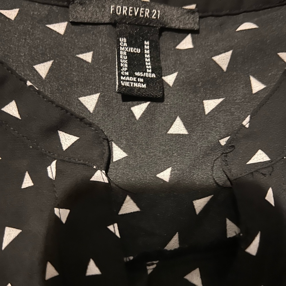 Blouses and dress shirts - Picture 7 of 11